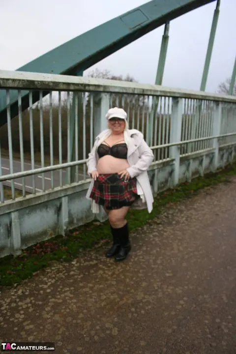 Lexie Cummings: Tattooed BBW Flaunts Her Big Ass in Lingerie on a Pedestrian Bridge – photo 12 of 16