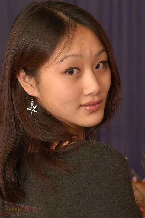 Evelyn Lin: Asian Brunette Peels Off Her Jeans and Spreads Her Labia – photo 1 of 16