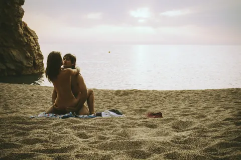 Julia Roca: Brunette Gets Fucked Doggy Style on the Beach – photo 11 of 13