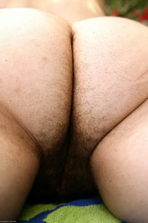 BBW Strips Her Bikini and Spreads Her Hairy Bush Outside – photo 13 of 20