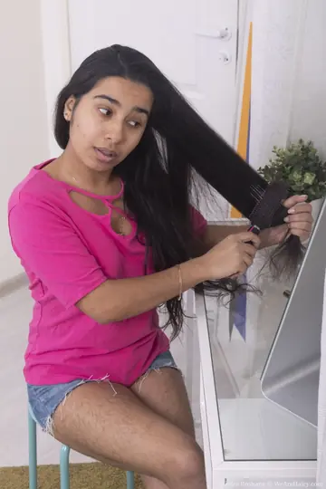 Brunette Latina Spreads Her Hairy Pussy