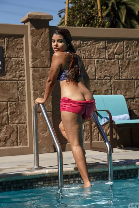 Jasmin Veracruz: Short-Haired Latina Pours Red Wine Over Her Hairy Pussy Outdoors – photo 5 of 11