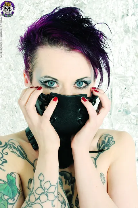Nixon Sixx: Short-Haired Brunette Flaunts Her Tattoos in a Leather Corset and Lingerie – photo 3 of 15