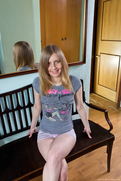 Pale Woman Undresses and Spreads Her Hairy Bush – photo 1 of 17