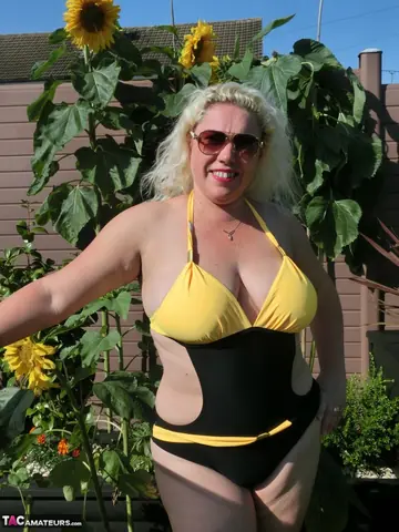 Mature Curvy Blonde Strips Out of Her Bikini and Fingers Her Pussy in the Yard
