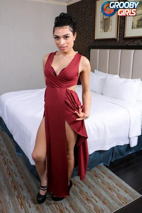 Thick Trans Woman Shows Off Her Big Ass and Body – photo 4 of 16