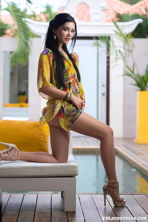 Malena Fendi: Ukrainian Brunette Poses Nude in High Heels – photo 2 of 16