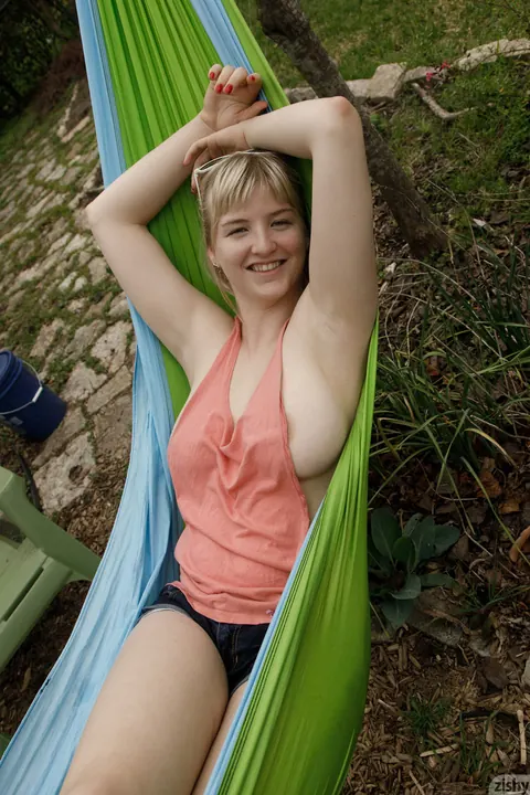 Vicky Chandler: Blonde PAWG Reveals Her Big Tits and Ass Outdoors – photo 3 of 12