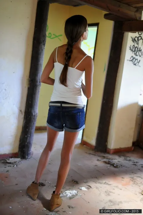 Skinny Brunette Strips Out of Her Denim Shorts and Spreads – photo 2 of 12