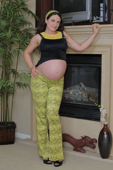 Lena Ramon: Pregnant Brunette Spreads Her Hairy Pussy and Asshole – photo 1 of 20
