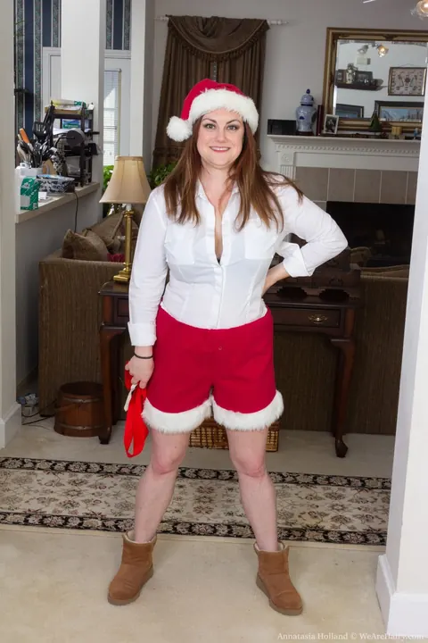 Annatasia Holland: Redhead BBW Strips Off Her Christmas Costume and Spreads Hairy Crotch – photo 4 of 21