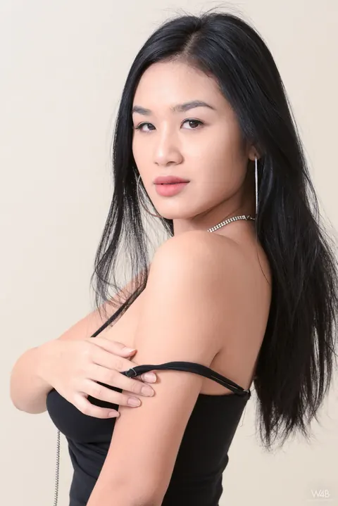 Asian Babe Strips and Spreads Her Hairy Pussy – photo 4 of 20