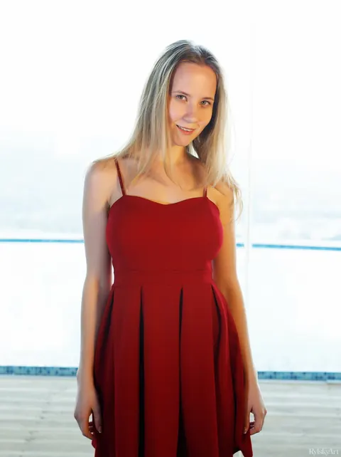 Delizi: Amateur Blonde Strips Off Her Red Dress and Spreads at the Mirror – photo 1 of 21