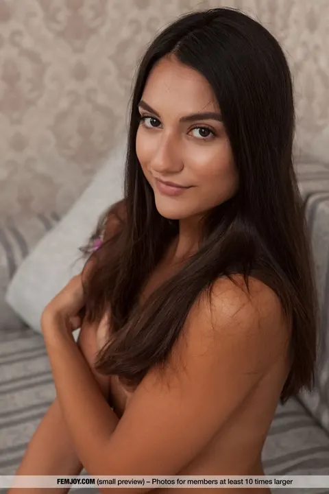 Tanned European Brunette Fingers Her Pussy – photo 2 of 16