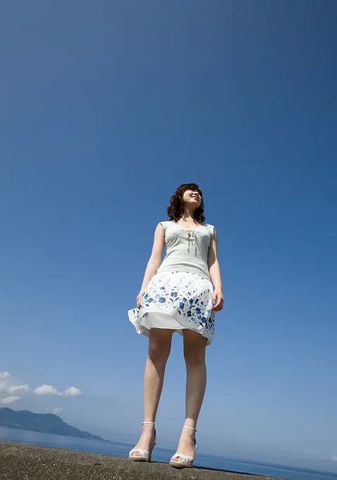 Saki Koto: Busty Japanese Brunette Exposes Her Tits and Ass on the Beach – photo 3 of 16
