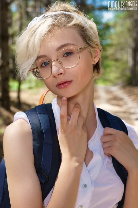 Short-Haired Blonde in Glasses Strips Nude in the Forest – photo 14 of 20