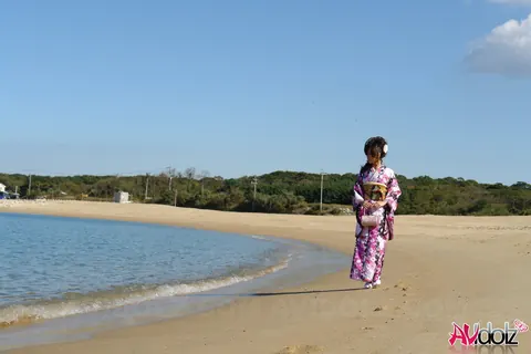 Asian Brunette Poses in a Kimono on the Beach – photo 9 of 15