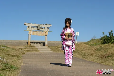 Asian Brunette Poses in a Kimono on the Beach – photo 6 of 15