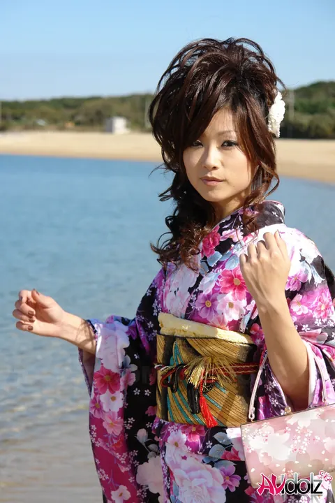 Asian Brunette Poses in a Kimono on the Beach – photo 13 of 15