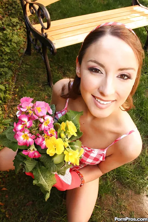 Austyn Summers: Brunette Strips Outdoors and Shows Her Shaved Pussy – photo 2 of 16