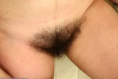 Asian MILF Strips Off Her Stockings and Spreads Her Hairy Pussy – photo 15 of 16