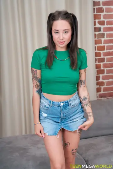 Pretty Mary – Tattooed Brunette Rides Him Cowgirl Style After Kissing
