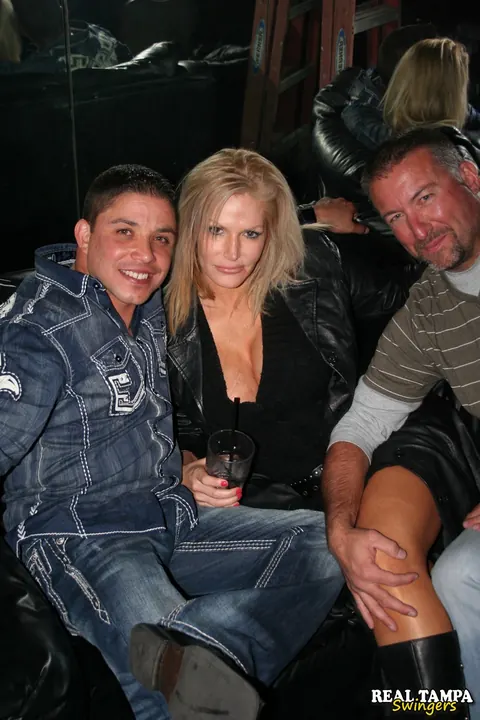 Dee Delmar & Mandi McGraw: Busty Blonde MILF Sucks BBC and Has Group Sex – photo 15 of 20