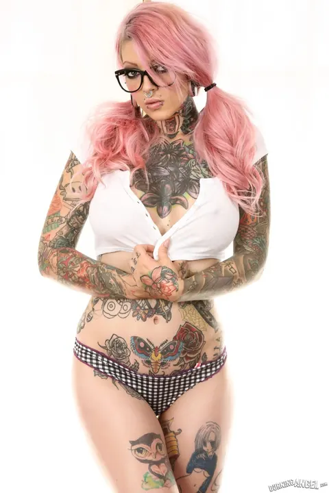 Sydnee Vicious: Busty Brunette in Glasses Spreads Her Shaved Pussy – photo 4 of 17