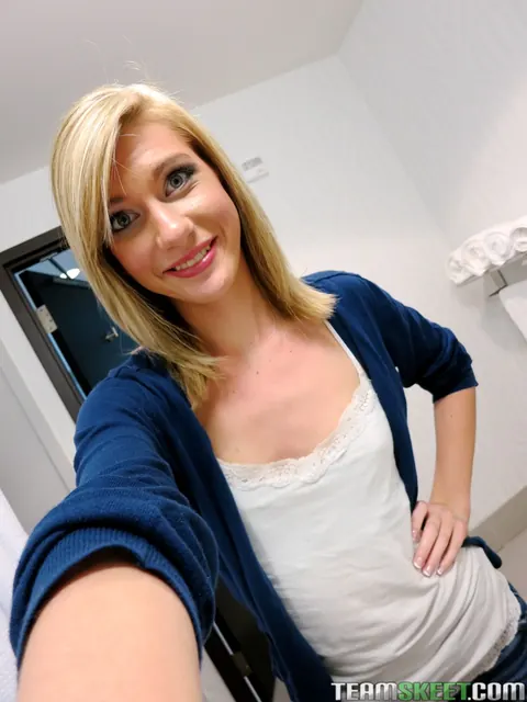 Chloe Brooke: Mature Blonde Strips and Gives a Blowjob Before a Facial – photo 1 of 17
