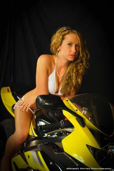 Slim Curly Blonde Removes Her Jeans and Shorts to Pose Nude – photo 4 of 19