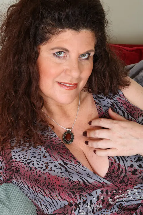 Gilly Sampson: Mature Brunette in Lingerie Shows Off Her Big Tits – photo 4 of 21