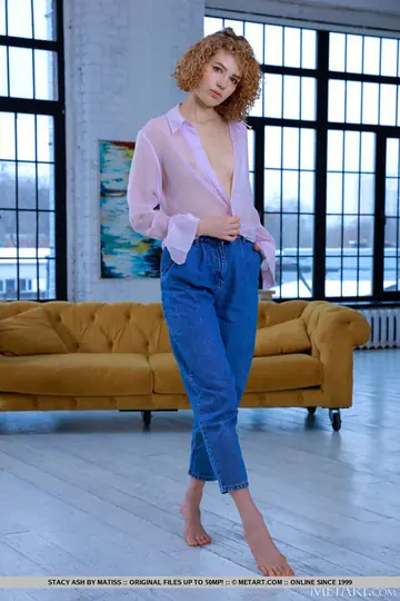Stacy Ash – Curly Redhead PAWG Strips Out of Her Jeans and Spreads