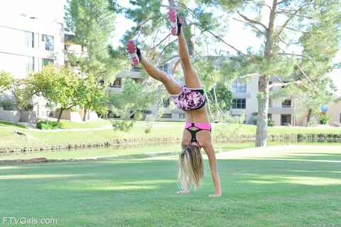 Kenna James: Blonde Strips Naked Outdoors Then Toys Herself Inside – photo 10 of 20