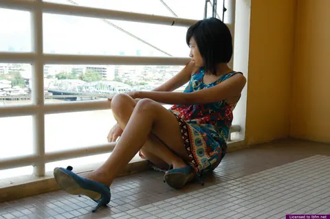 Slim Asian Brunette Spreads Her Hairy Pussy on the Balcony – photo 2 of 12