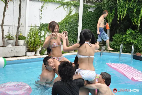 Slim Japanese Brunette in a Bikini Gets Fingered at the Pool – photo 11 of 20