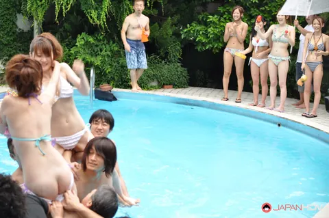 Slim Japanese Brunette in a Bikini Gets Fingered at the Pool – photo 16 of 20