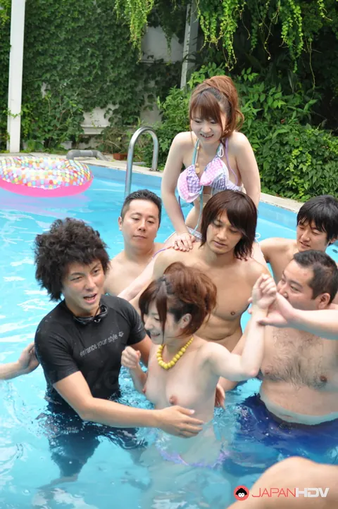 Slim Japanese Brunette in a Bikini Gets Fingered at the Pool – photo 18 of 20