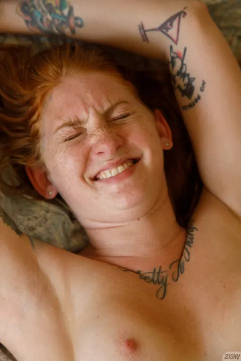 Redhead PAWG Undresses and Shows Off Her Inked Body – photo 12 of 12