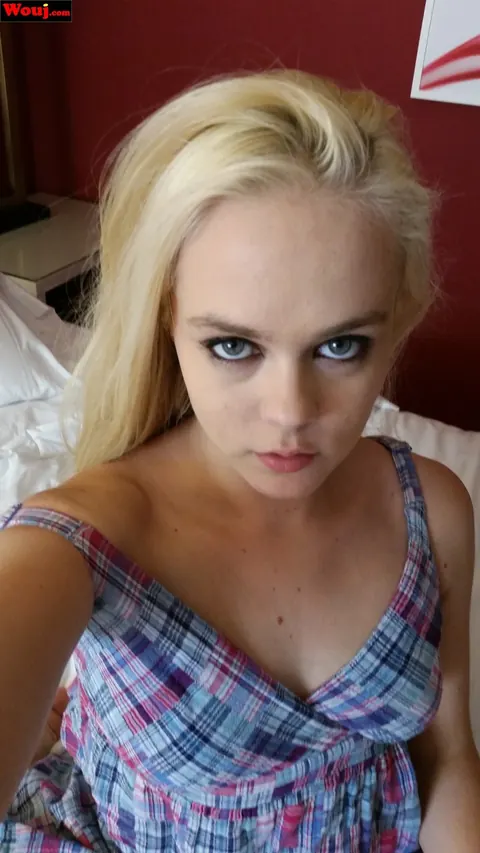 Bridgette Skies: Blonde in Panties Pulls Them Aside for a Selfie – photo 9 of 14