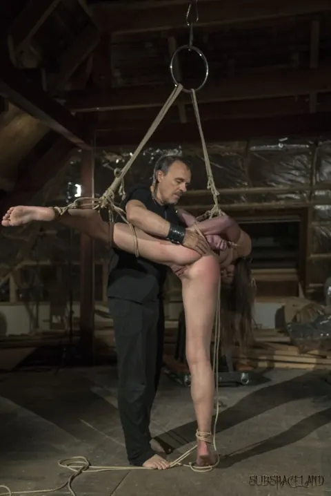 Nana Garnet: Thick Czech Brunette Masturbates with a Dildo While Bound in the Attic – photo 11 of 16