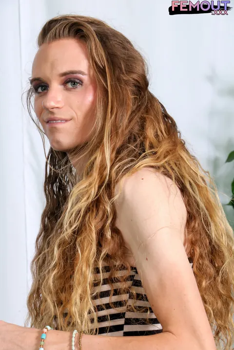 Slender Trans Woman Strips and Poses Nude – photo 4 of 16