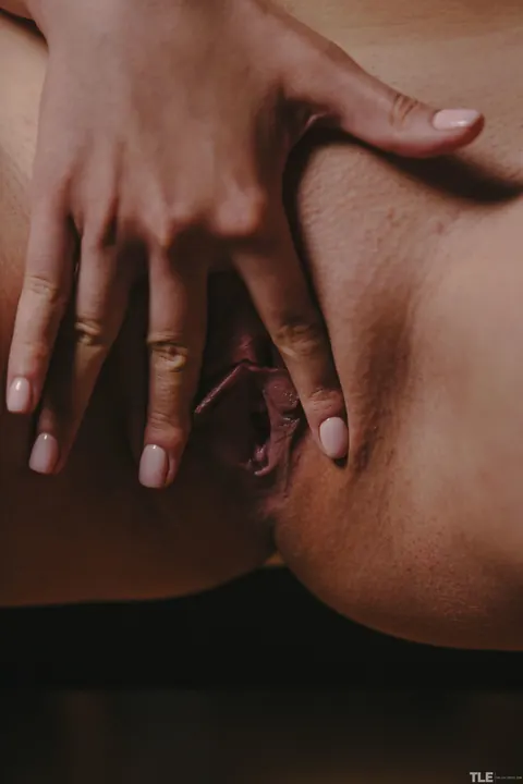 Mary Lin: Pale Blonde with Big Natural Tits in Bondage Spreads Her Pussy – photo 13 of 21