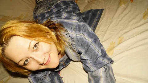 Lady La Perle: Redhead with Big Natural Tits Takes Selfies in Shorts – photo 4 of 13