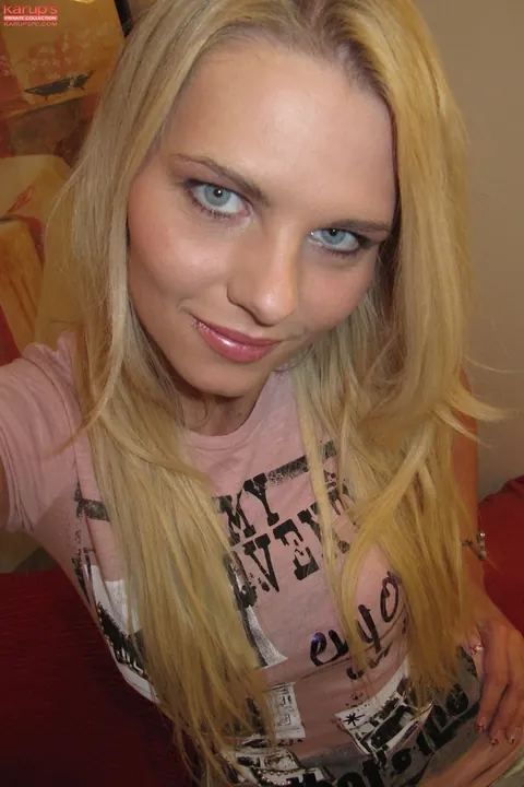 Mia Angel: Tall Czech Blonde Undresses and Poses Nude – photo 6 of 21