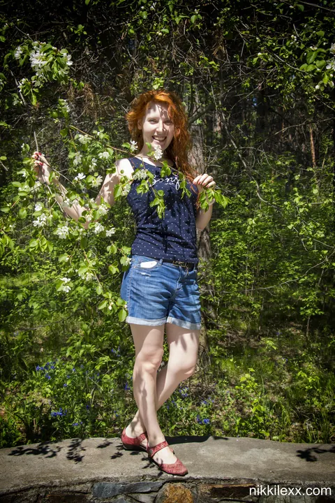 Redhead MILF Flashes Her Big Tits and Spreads Outdoors – photo 2 of 15