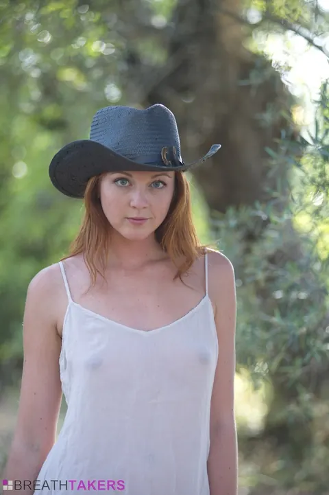 Elen Moore: Tall Redhead in Cowgirl Hat Strips Outdoors and Spreads Her Legs – photo 2 of 12