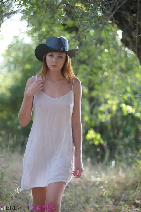 Elen Moore: Tall Redhead in Cowgirl Hat Strips Outdoors and Spreads Her Legs – photo 1 of 12
