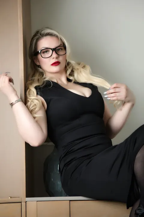 Emmy Demure: Curvy Blonde MILF Strips Out of Her Dress and Lingerie – photo 2 of 15