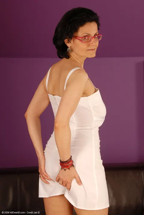 Mature Woman with Big Tits Spreads Her Shaved Pussy – photo 2 of 20