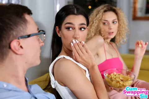 Isabella De Laa: Two Brunettes in a Threesome Suck and Ride Big Cock – photo 5 of 16